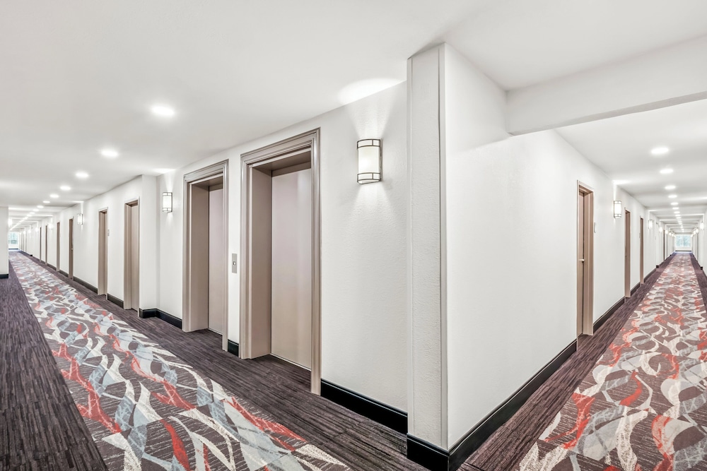 Red Roof Inn Southfield - photo 34