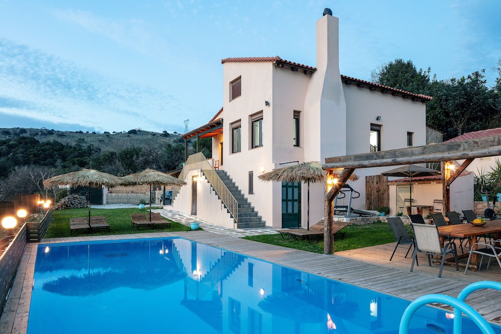 Villa Skantali — 4-Star Luxury Hotel in Rethymno, Greece