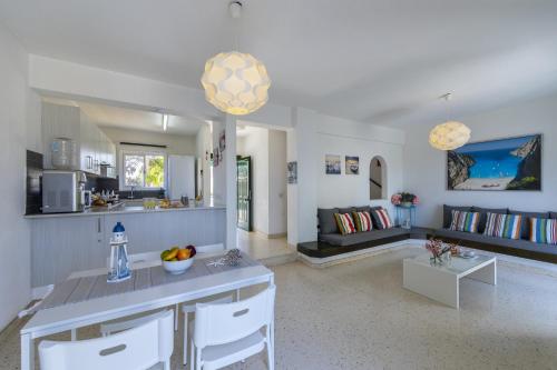 Melis Villa Charming villa in Central Protaras