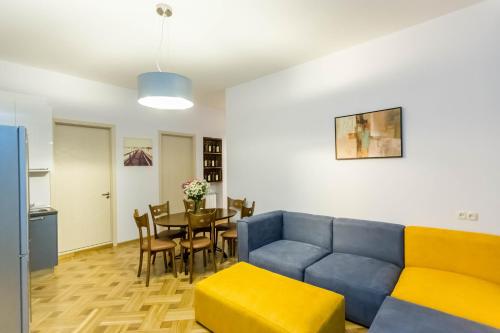 Luxury 3 BR apartment by Freedom square City Center