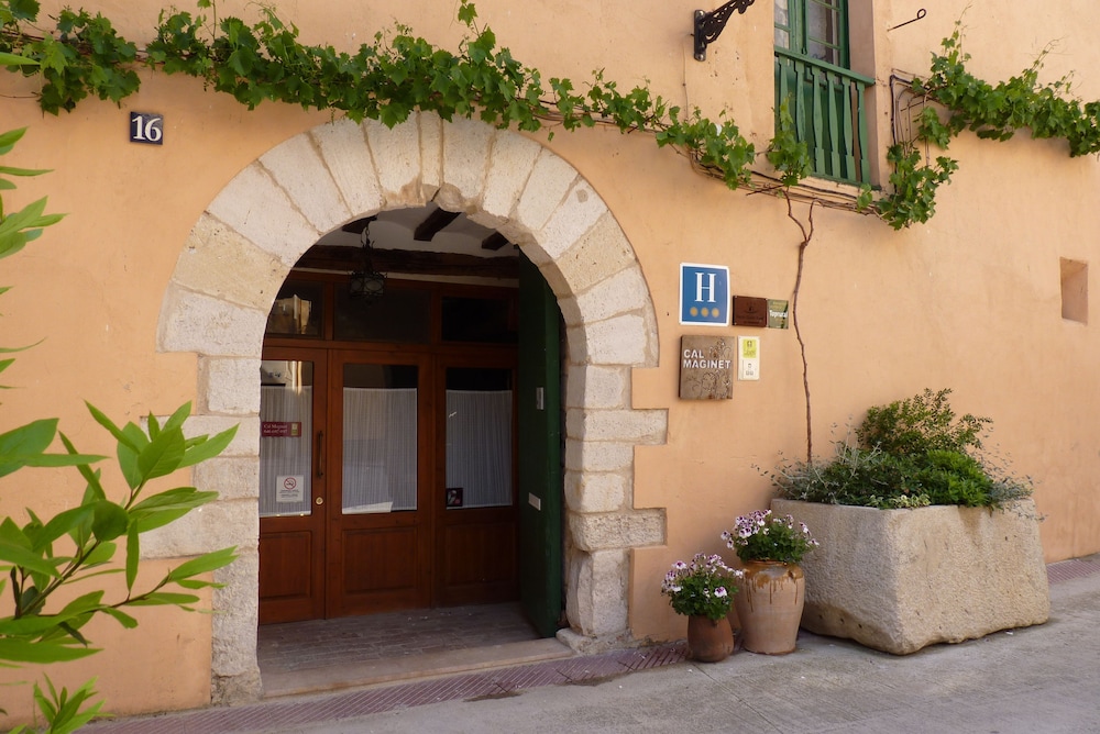 Cal Maginet Hotel - carbon neutral hotel in Montblanc