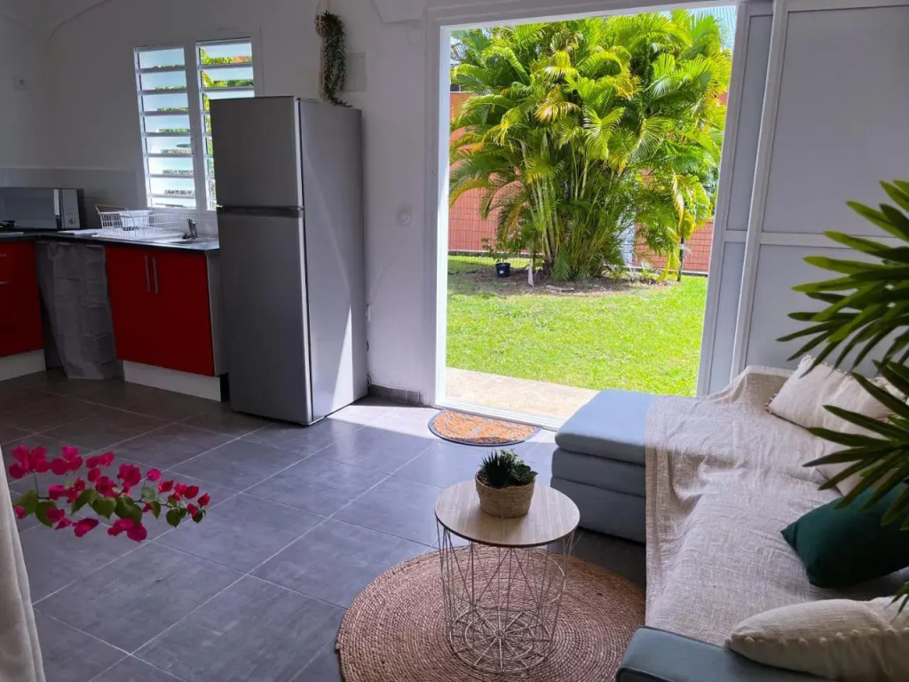 Logement paisible jacuzzi jardin privatif climatisation — 4-Star Luxury Hotel in Baie-Mahault, Guadeloupe