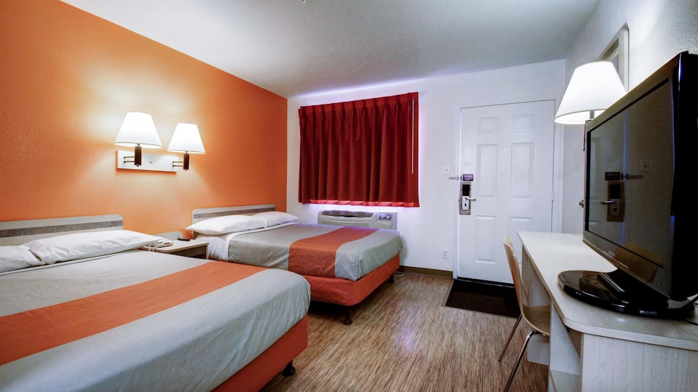 Super 8 by Wyndham Woods Cross Salt Lake City North - photo 8