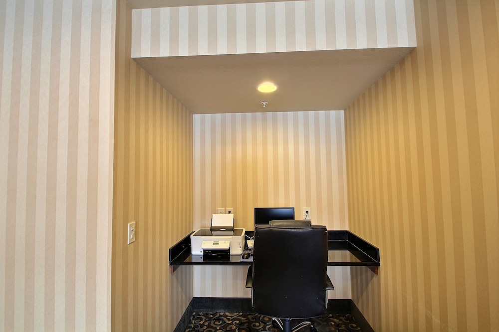 Cobblestone Inn & Suites Brillion - photo 45