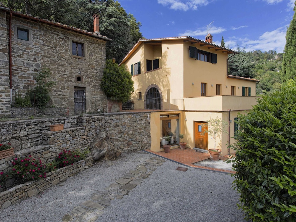 Magnificent Villa Extremely Panoramic Position Sauna Hot Tub Private Pool — 4-Star Luxury Hotel in Cortona, Italy