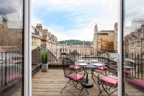 Spacious Central Bath Apartment with Terrace — 4-Star Luxury Hotel in Bath, United Kingdom