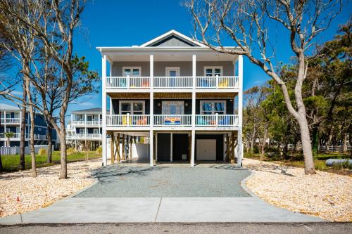 All Decked Out by Oak Island Accommodations - photo 20