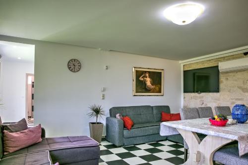 Ermis house — 4-Star Luxury Hotel in Karystos, Greece