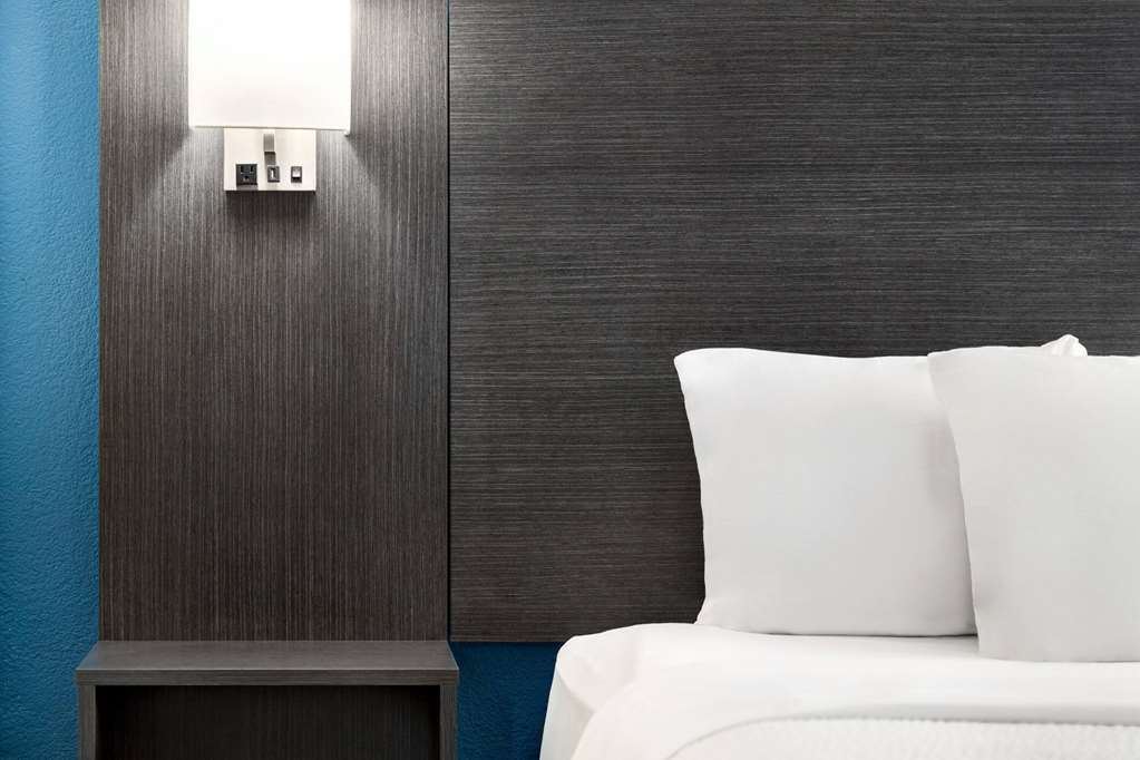 La Quinta Inn & Suites by Wyndham Chicago Tinley Park - photo 29