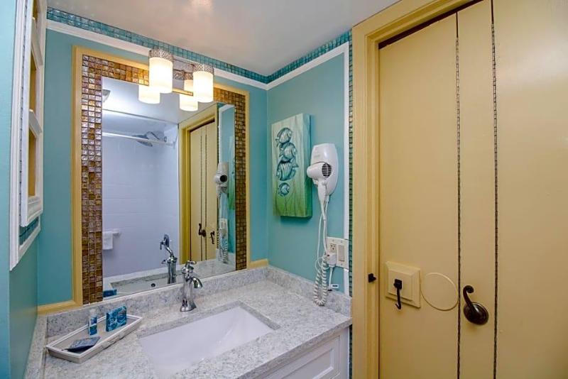 Beacher's Lodge Oceanfront Suites - photo 35