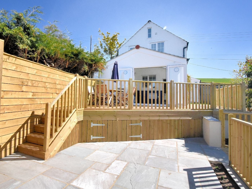 Hillside Cottage — 4-Star Luxury Hotel in Lyme Regis, United Kingdom