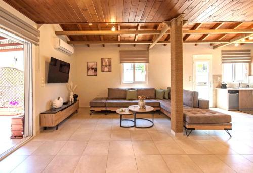 Stunning and spacious apt in Athens — 4-Star Luxury Hotel in Athens, Greece