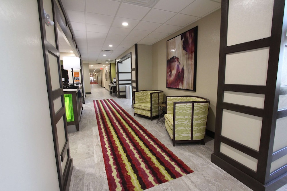 Hampton Inn & Suites Dallas Market Center - photo 5