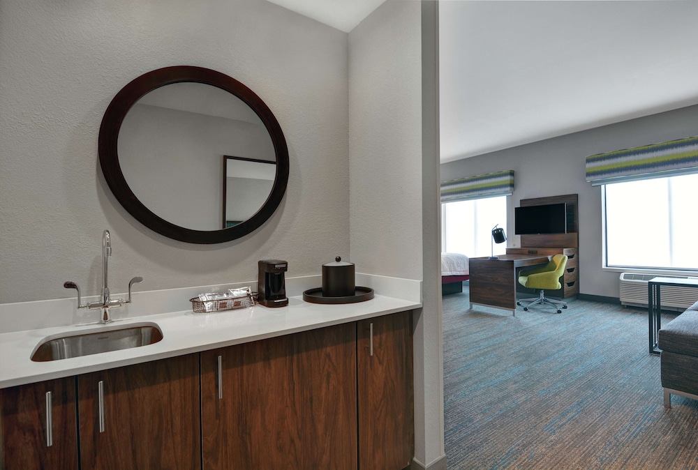 Hampton Inn & Suites Middleburg - photo 24