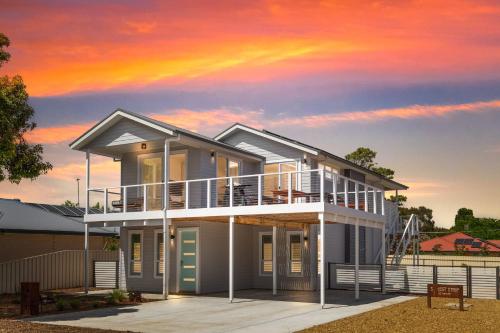 Sunset Strip - carbon neutral hotel in Normanville