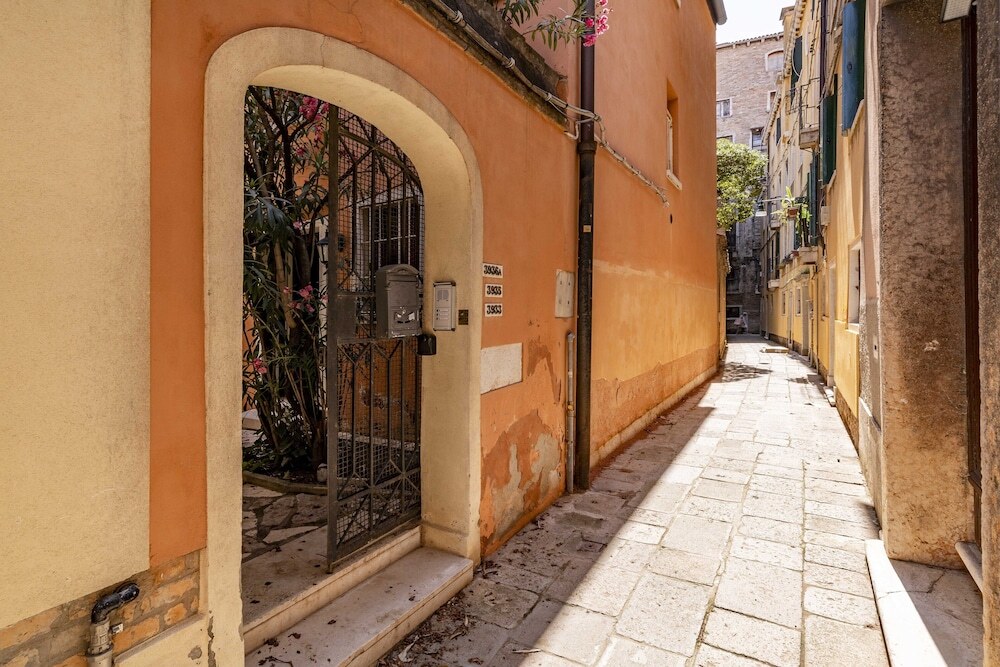 Ca' San Carlo Residence by Wonderful Italy — 4-Star Luxury Hotel in Venice, Italy