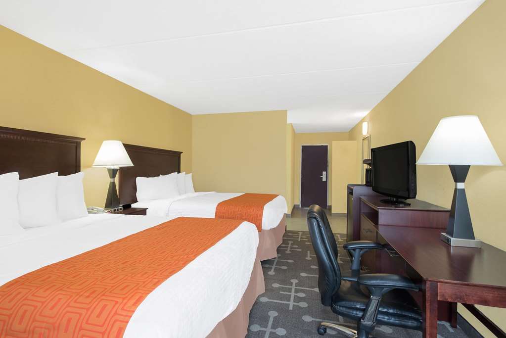 Howard Johnson by Wyndham Saugerties - photo 8