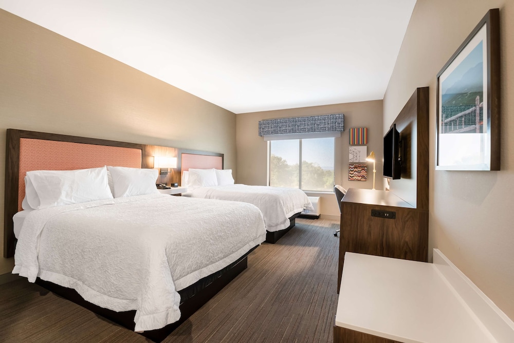 Hampton Inn Batesville - photo 6