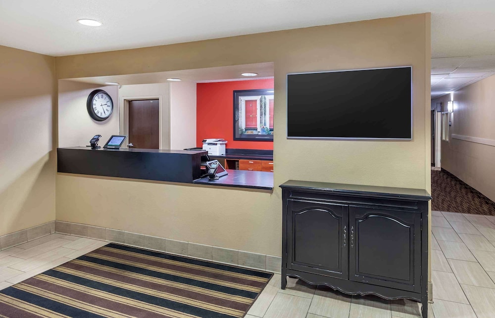 Extended Stay America Select Suites Milwaukee Wauwatosa - photo 4