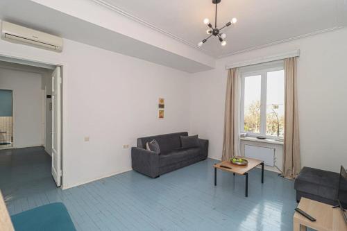 Modern Apartment Next to Stamba and Rooms