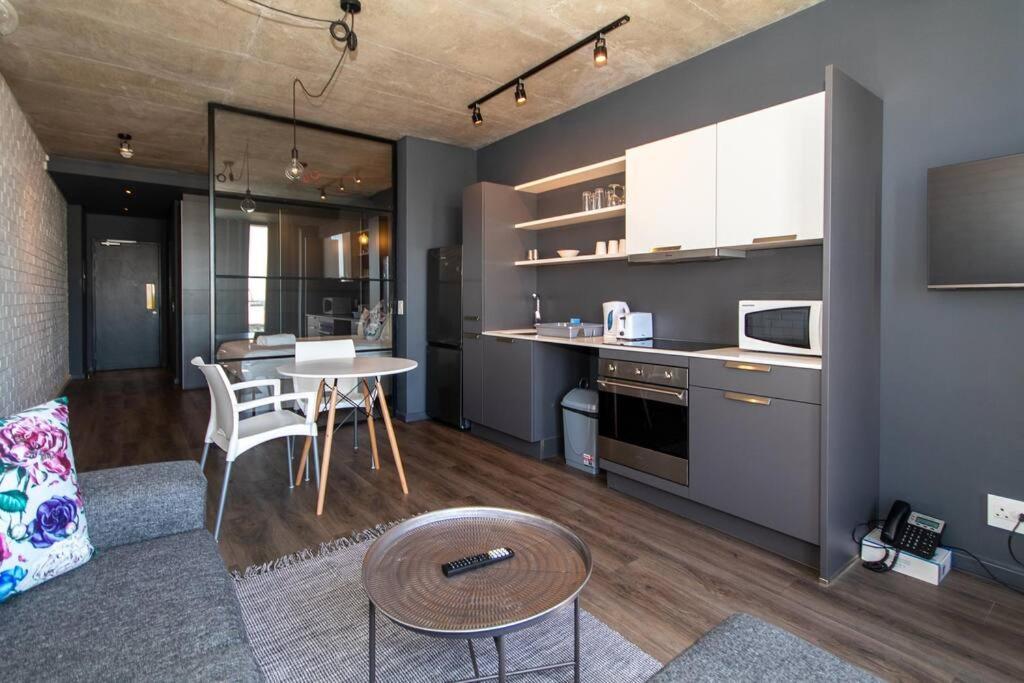 Gorgeous Studio 534 Wex 1 - last minute hotel in Cape Town