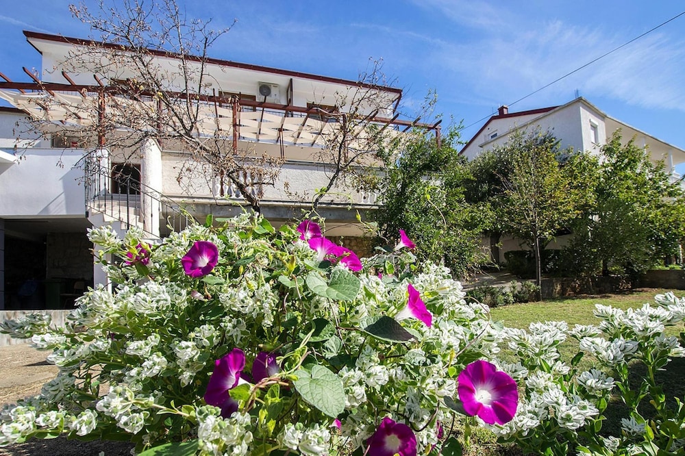 Tranquil Couple Retreat in Starigrad — 4-Star Luxury Hotel in Starigrad, Croatia