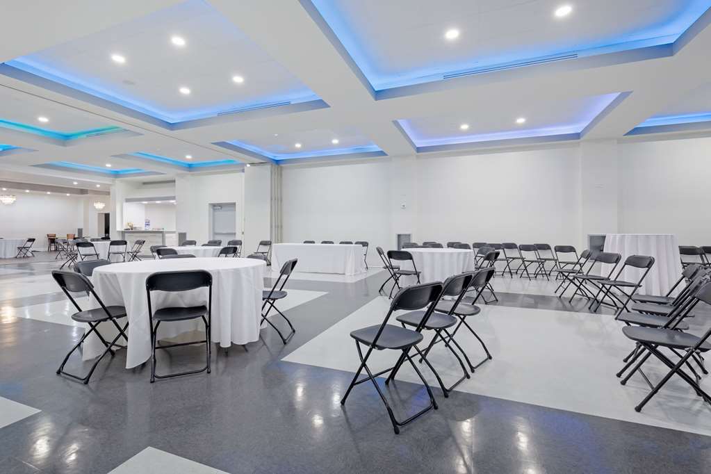 Clarion Hotel & Suites BWI Airport North - photo 37