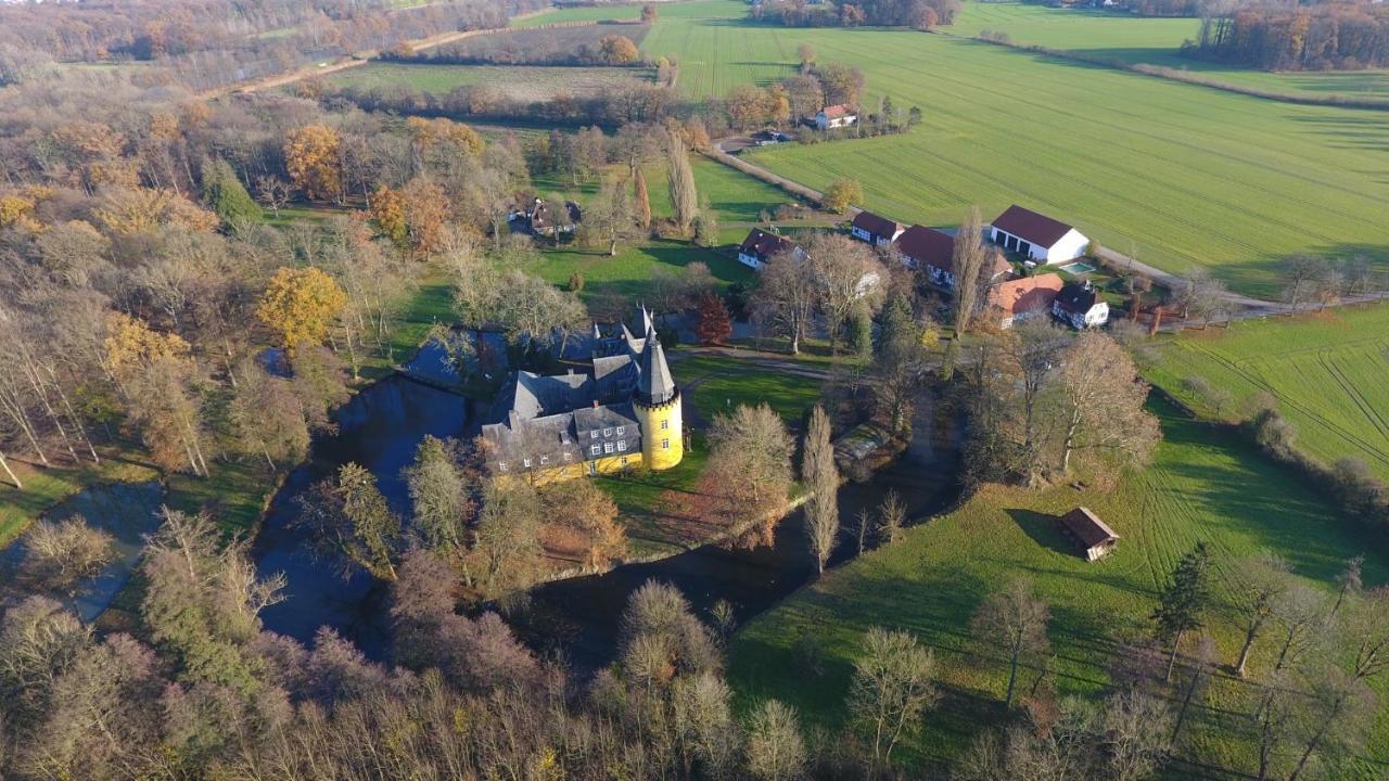 Schlosspark Hollwinkel — 4-Star Luxury Hotel in Preussisch Oldendorf, Germany