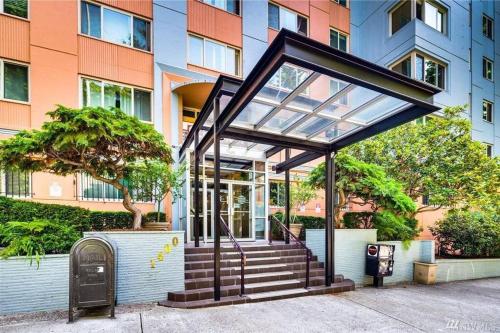 Eclectic Downtown & Cap Hill King bed & Kitchen - photo 5