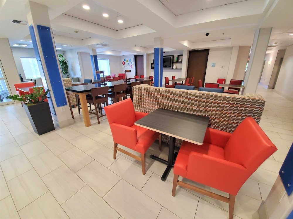 Holiday Inn Express & Suites Seattle North Lynnwood by IHG - photo 24