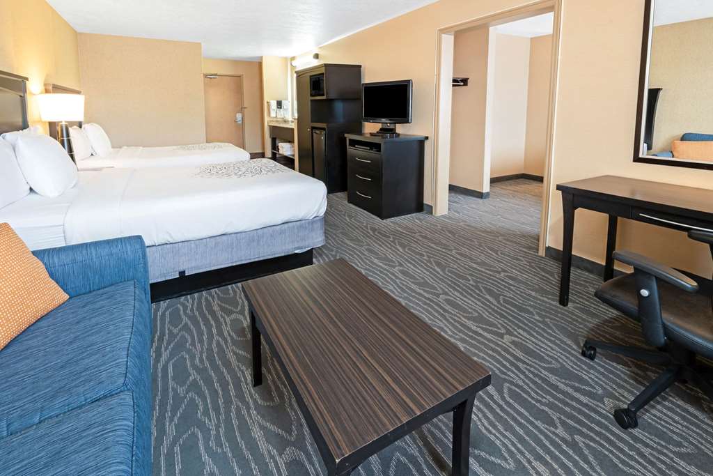 La Quinta Inn & Suites by Wyndham Logan - photo 20