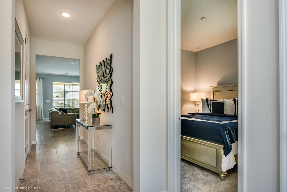 Beautiful 4 Bed With Pool & Spa - photo 12