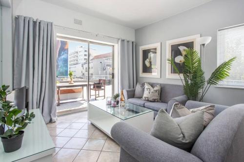 Beachcomber Sunset Sleeper — 4-Star Luxury Hotel in Cape Town, South Africa