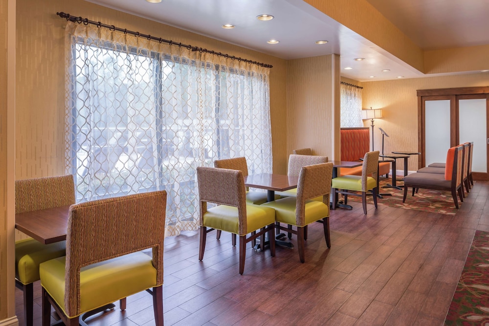 Hampton Inn Columbia Northeast Fort Jackson Area - photo 45