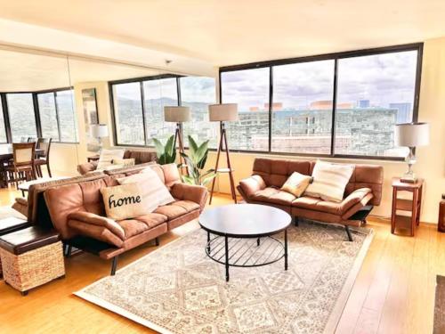 Penthouse Waikiki Panorama Ocean Mountain Views — 4-Star Luxury Hotel in Honolulu, United States