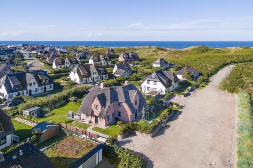 Strandhaus — 4-Star Luxury Hotel in None, Germany
