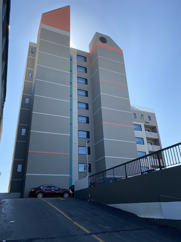 The Dolphin Inn - last minute hotel in Virginia Beach