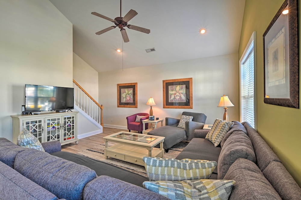 Spacious Family Retreat with Resort Amenities - photo 3