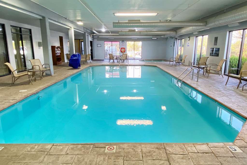 La Quinta Inn & Suites by Wyndham Clarksville - photo 30
