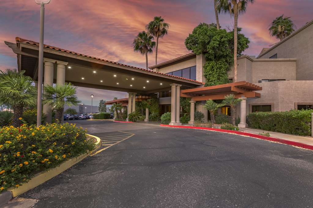 Best Western Plus Scottsdale Thunderbird Suites - photo 31