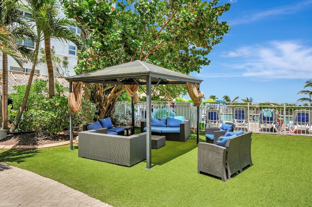 Ocean Manor Beach Hotel - photo 108