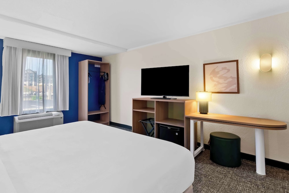 Spark by Hilton Daleville Roanoke North - photo 6