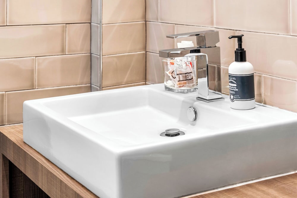 Luxuri Suites - photo 57