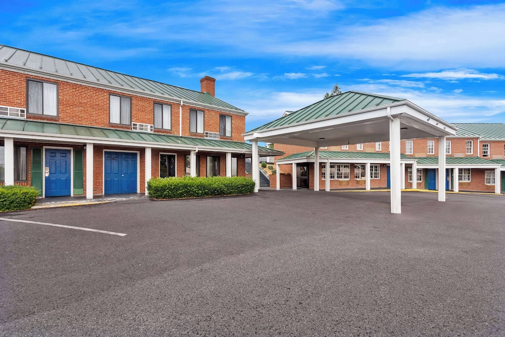 Econo Lodge Waynesboro Skyline Drive - photo 26