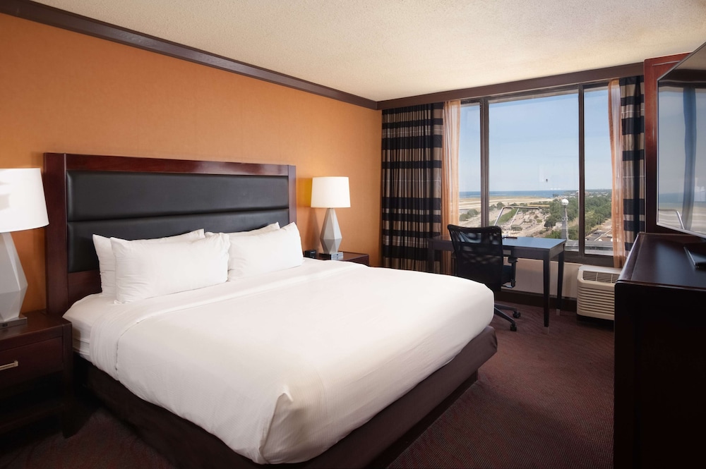 DoubleTree by Hilton Hotel Cleveland Downtown Lakeside - photo 15