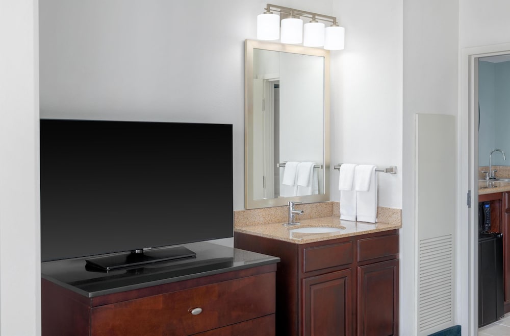 Embassy Suites by Hilton Fort Myers Estero - photo 21