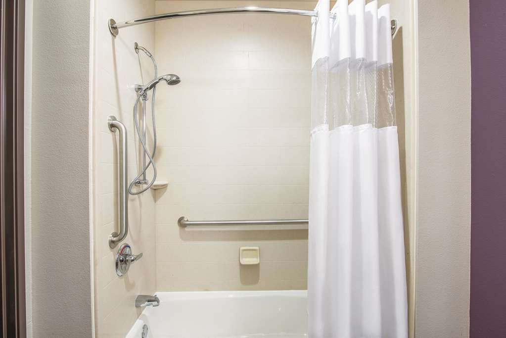 La Quinta Inn & Suites by Wyndham Enid - photo 18