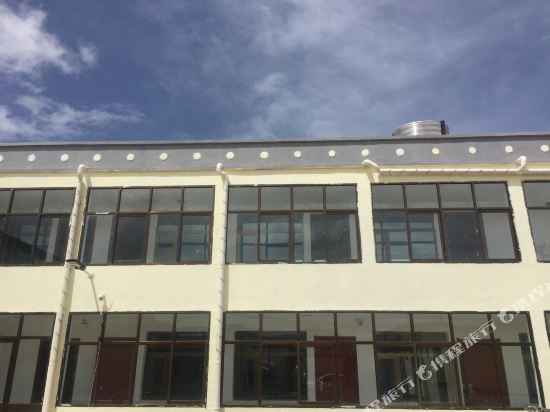 Qinghai Lakeside Manor in Gonghe, People's Republic of China