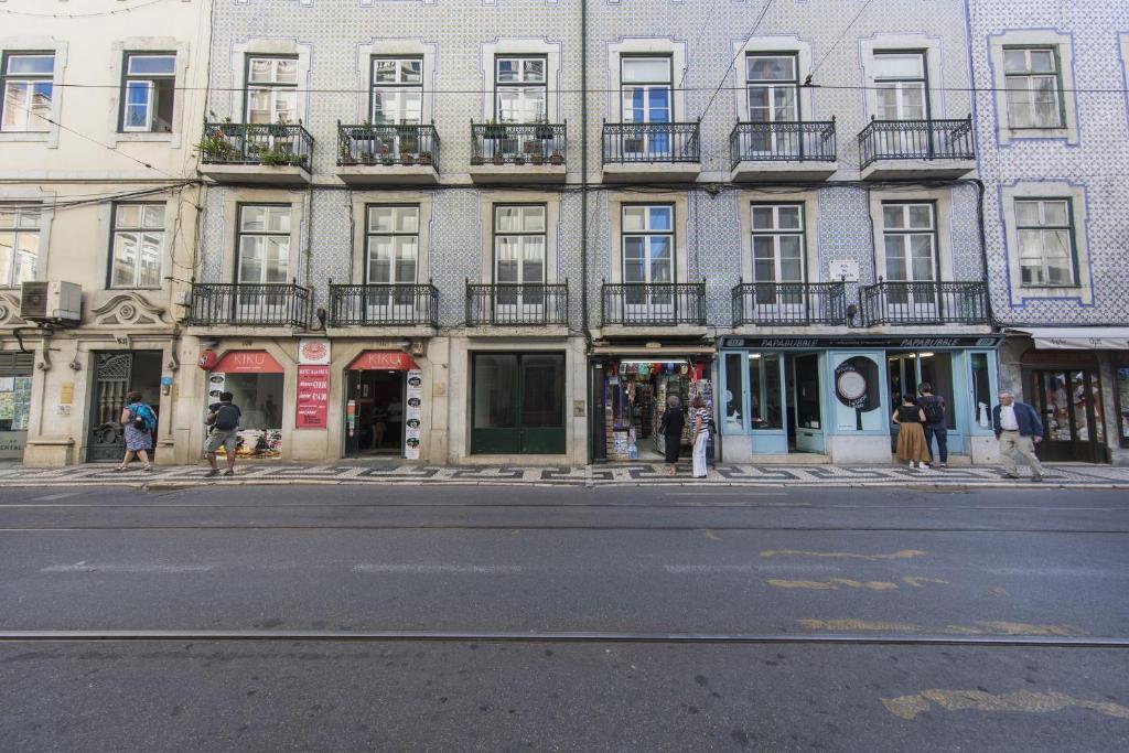 Downtown 2Bedroom Wonder — 4-Star Luxury Hotel in Lisbon, Portugal