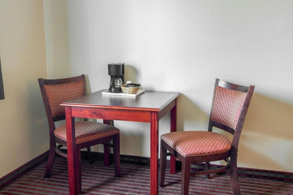 Bridgeway Inn & Suites Sublimity - photo 24